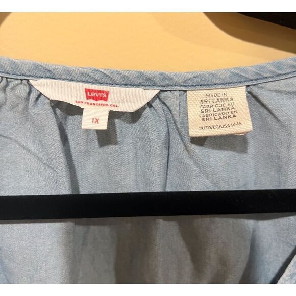 Levi’s Denim Oversized Collarless Vneck Top, Size 1X. Flawless. Cinched Wrist. - Picture 4 of 5